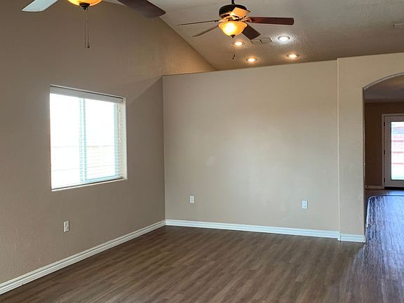 4th image of 1817 College Park Dr