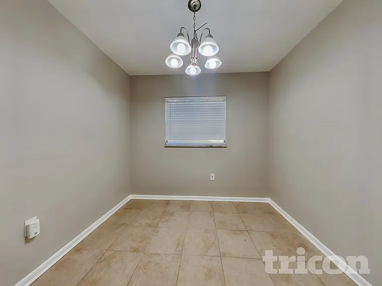 311 E Windhorst Rd — Photo 7