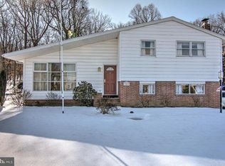 32 W Ryeland Rd, Womelsdorf, PA 19567