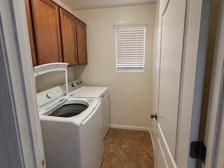 4370 E Carla Vista Dr — Photo 4