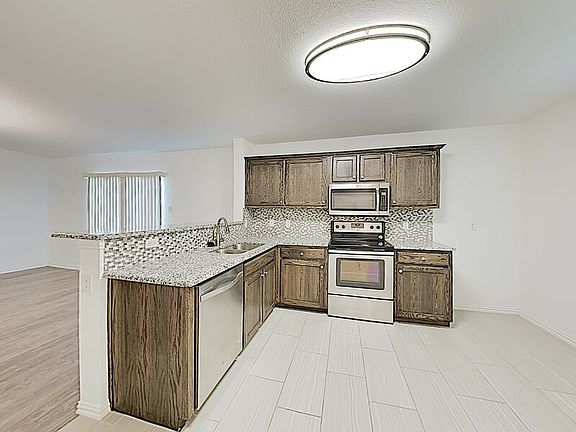 4th image of 1809 Wickham Dr