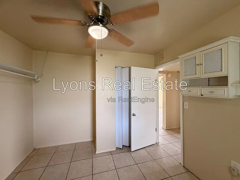 8110 Howell Ave — Photo 11