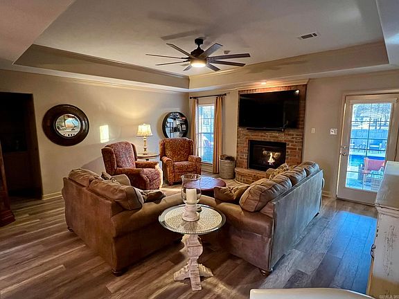 3rd image of 6 Brentwood Dr