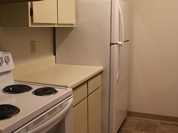 4th image of 1445 E Pond Dr #35