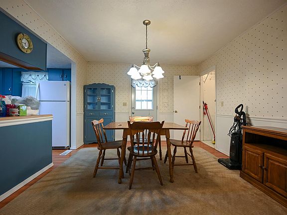5th image of 4411 Willow Dr