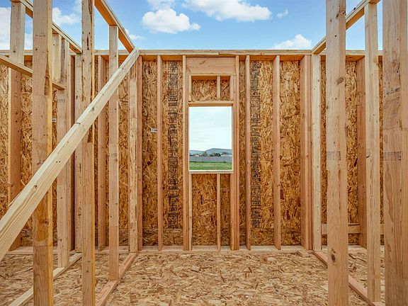 5th image of 202 Packer St