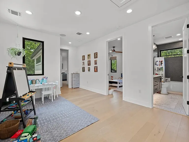 1204 Brentwood St — Photo 28