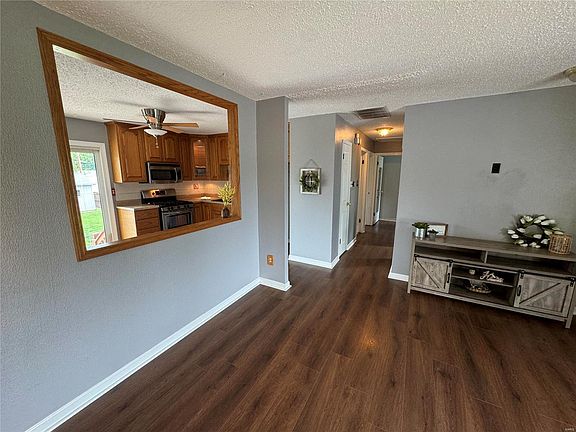 5th image of 1285 Tahoe Dr