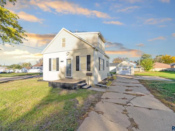 1628 N Lewis Ave, Sioux Falls, SD 57103