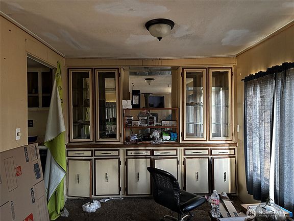 3rd image of 16926 Canal Road SE