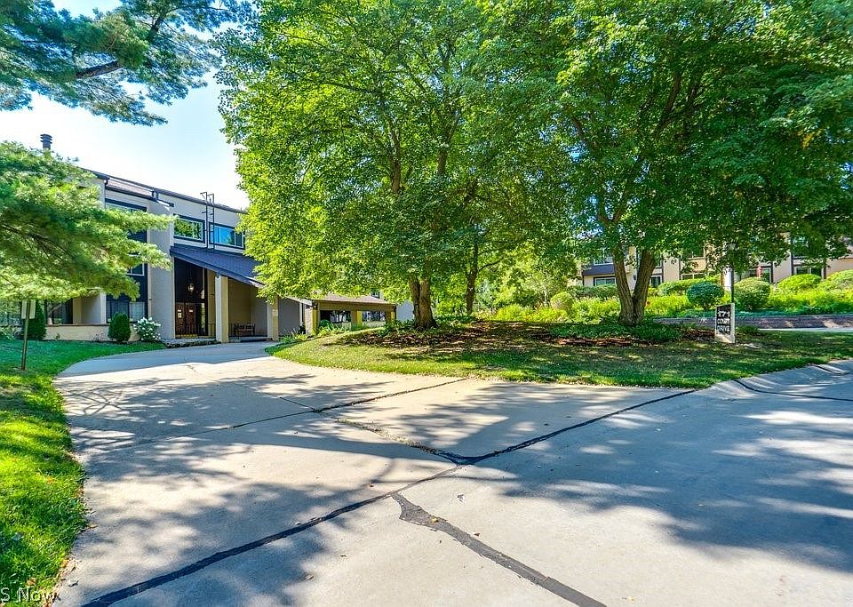 1st image of 171 Court Dr APT 303