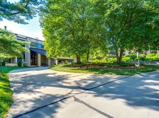 171 Court Dr APT 303, Fairlawn, OH 44333