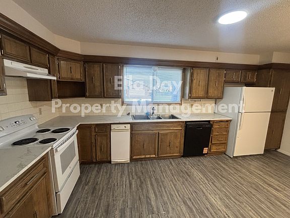3rd image of 2006 S White Oak Dr #2006