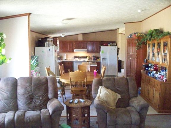 4th image of 3642 N Moss Ave