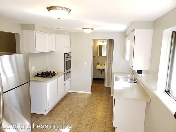 5th image of 805 Rosewood Dr
