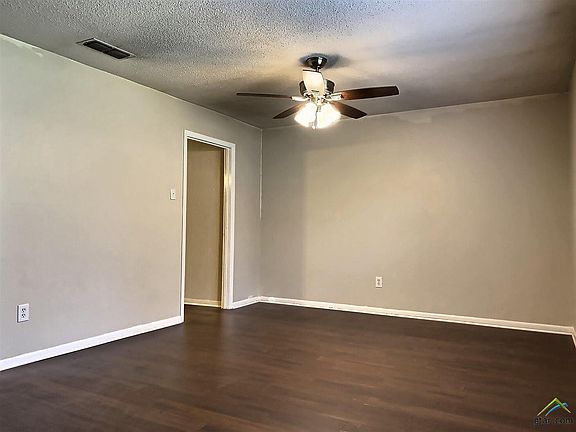 5th image of 1309 Greenbriar Dr