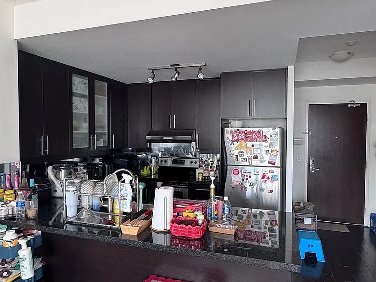 21 Upper Duke Cres #608 — Photo 11