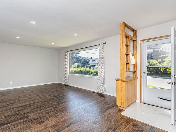 4th image of 11440 44a Ave NW