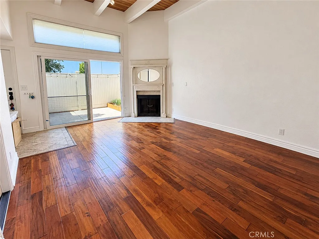 2 bed, 1295 sqft, $3,999 — Photo 4