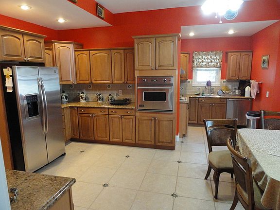 Kitchen
						:
						With Viking Appliances