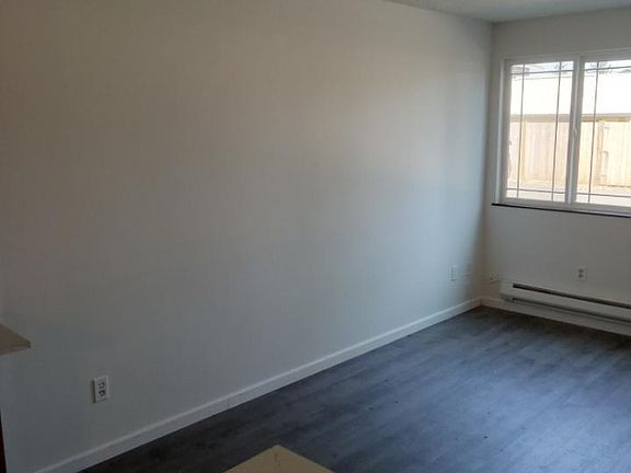 5th image of 307 15th St SE APT 3