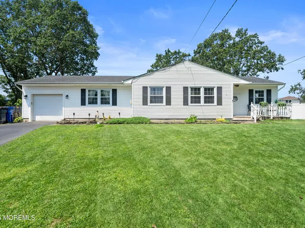 5 Selena Place, Toms River, NJ 08753