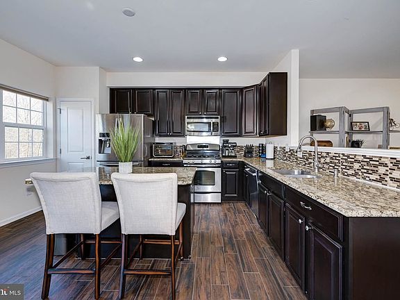 3rd image of 5 Lani Ln