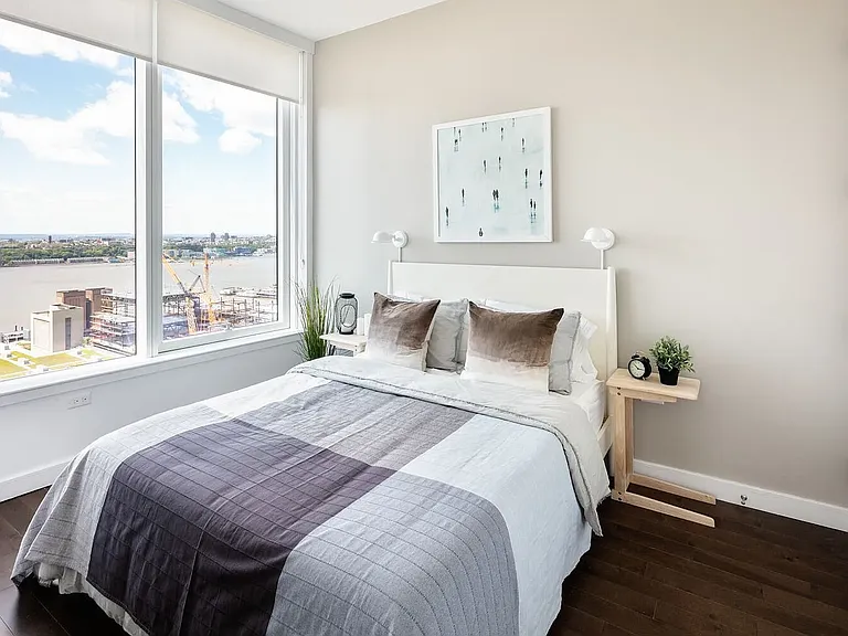 515 W 36th St #16D — Photo 8