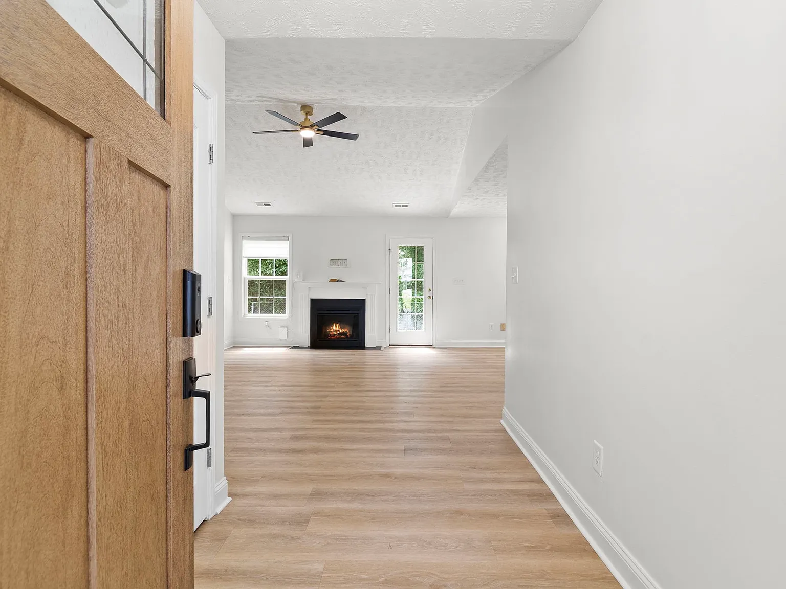 4 bed, 1608 sqft, $1,950 — Photo 2