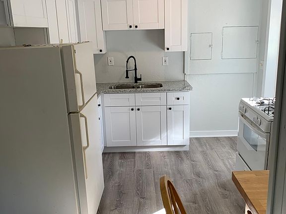 2nd image of 116 18th Ave S #1