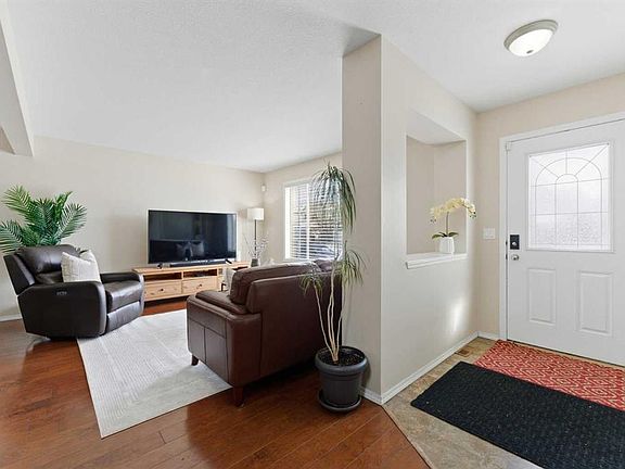 3rd image of 67 E Bridlecrest Rd SW