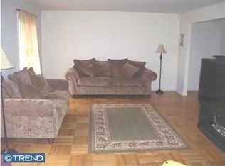 14 Stonebridge Rd, Cherry Hill, NJ 08003