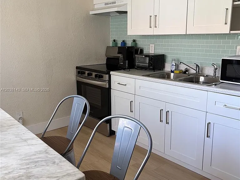 1635 Dewey St #B — Photo 1