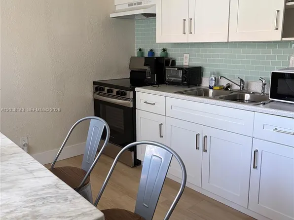 1635 Dewey St #B, Hollywood, FL 33020