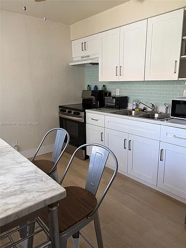 1635 Dewey St #B Photo 1 1635 Dewey St #B Photo 1