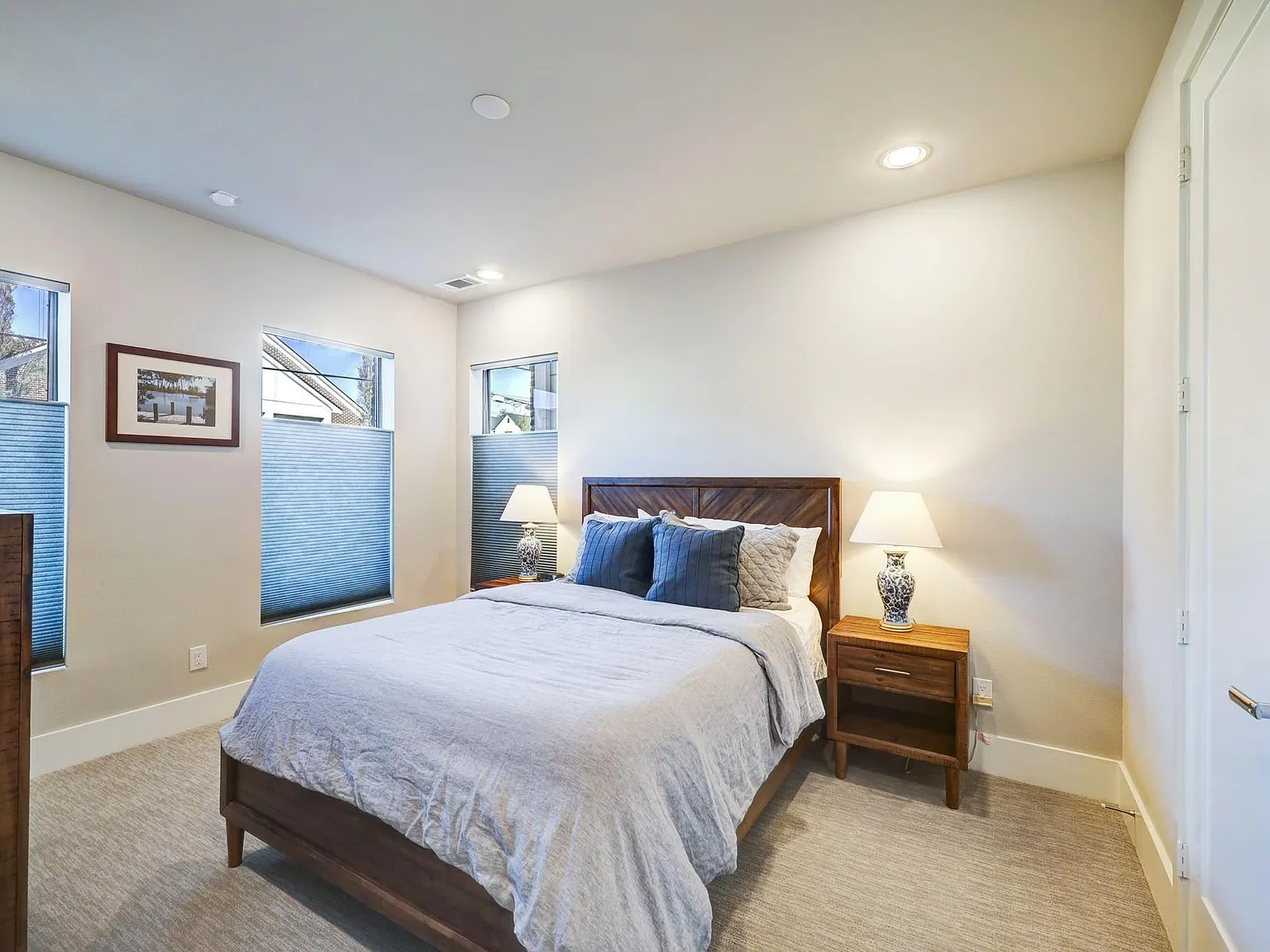 3 bed, 3.5 bath, 2067 sqft, $3,600 — Photo 3