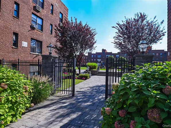 1 Jefferson Avenue #J10, Rockville Centre, NY 11570