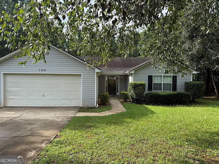 140 Trinity Dr — Photo 1