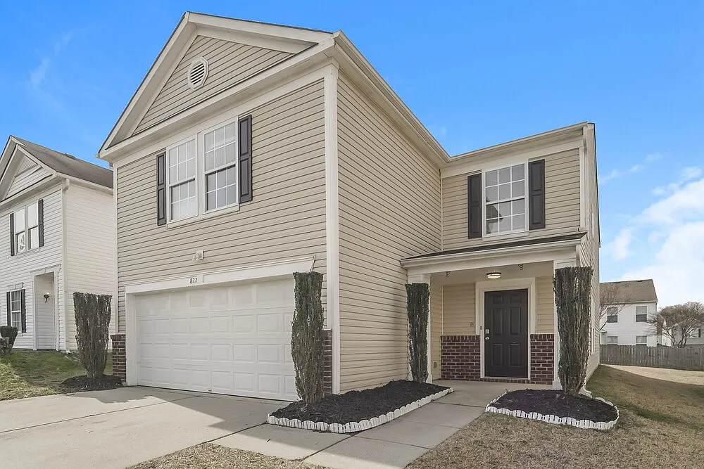 3 bed, 2.5 bath, 2210 sqft, $2,035 — Photo 4
