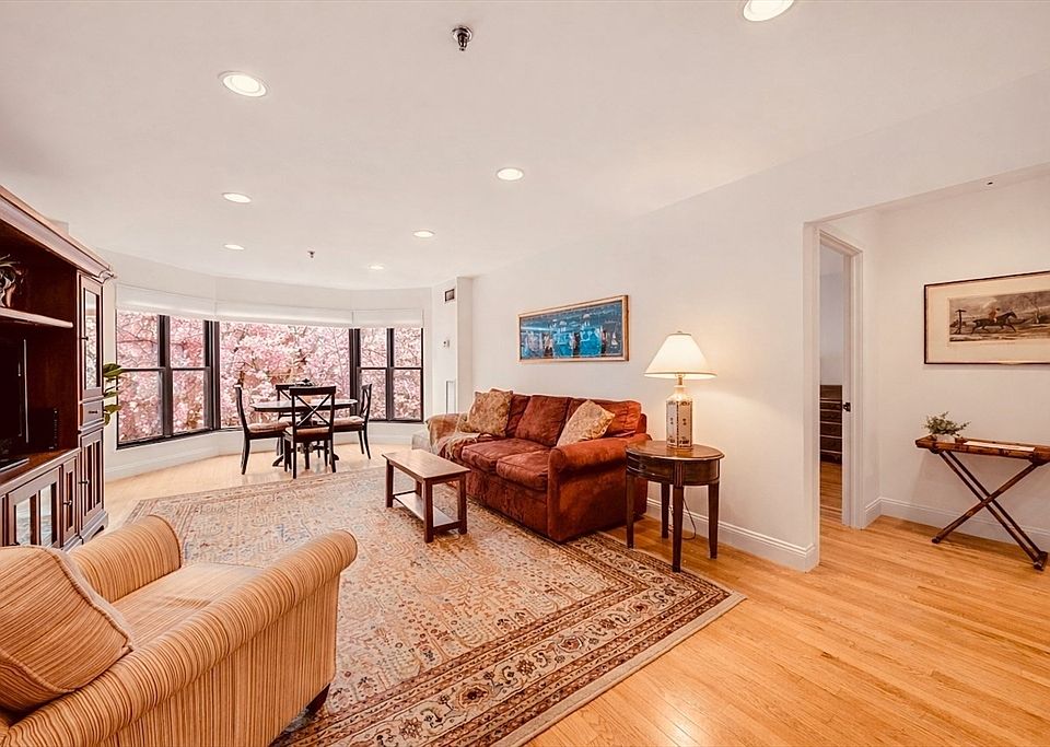 1st image of 16 Harcourt St APT 3D