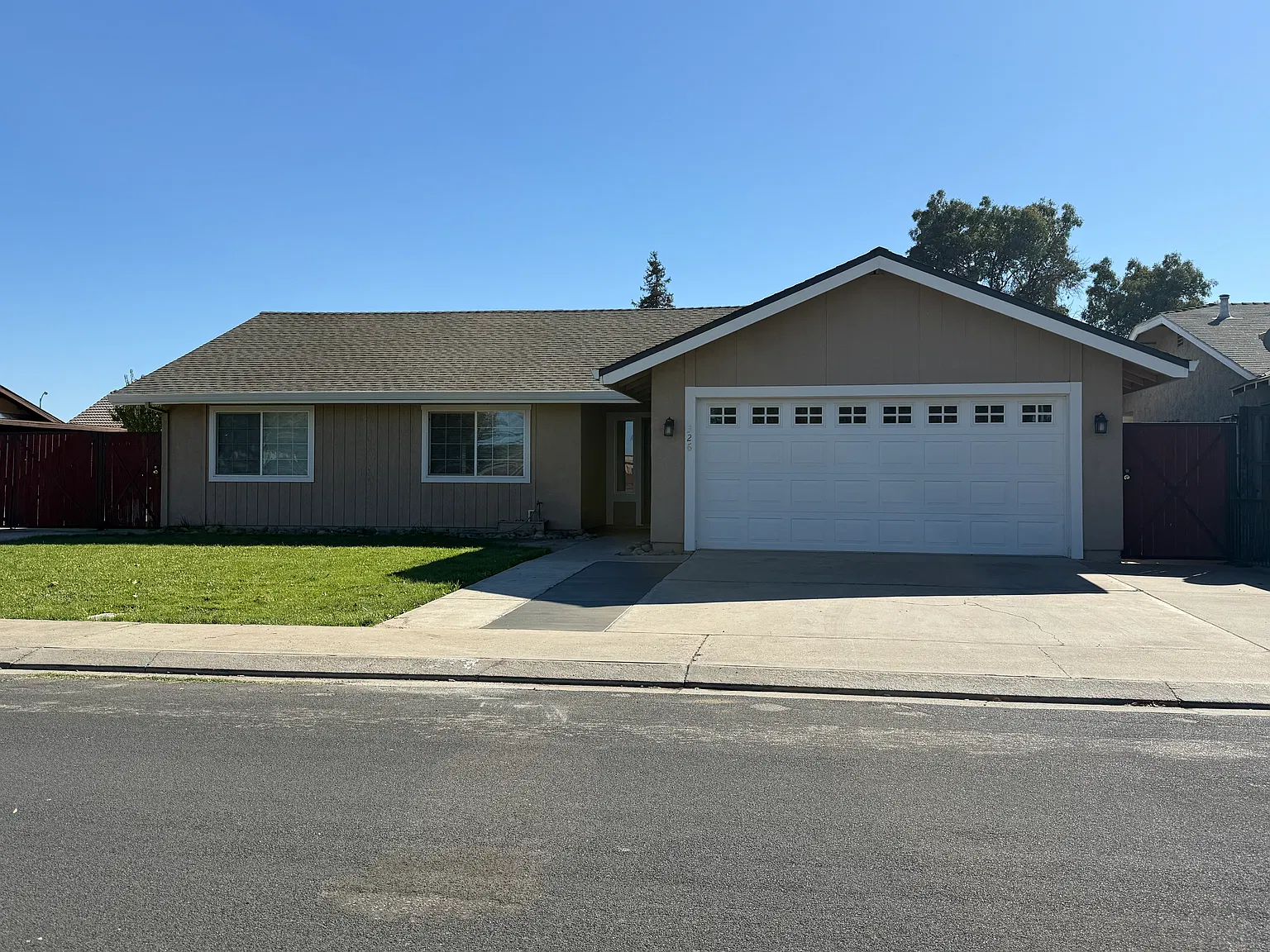 3 bed, 1321 sqft, $2,500 — Photo 1