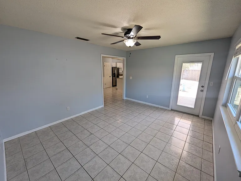 2217 Calle De Pizzaro — Photo 33