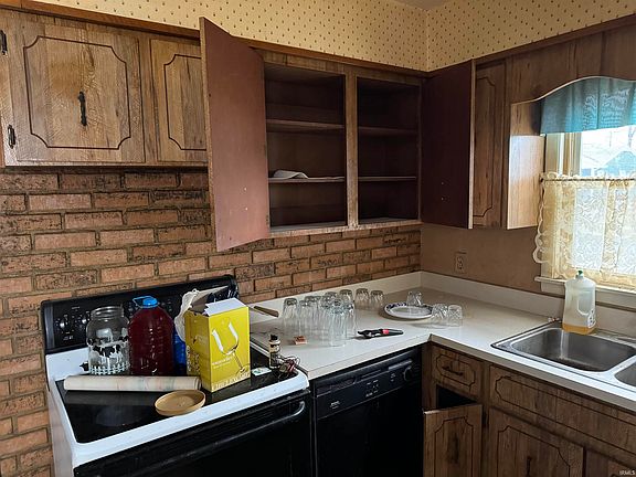 5th image of 1211 Canterbury Dr