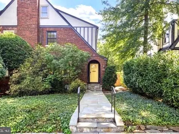 4205 38th St NW, Washington, DC 20016