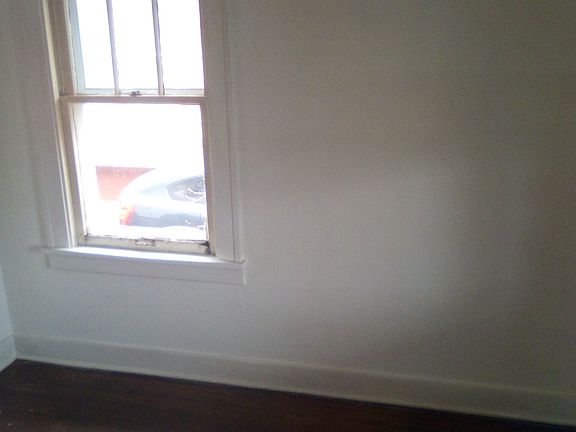 3rd image of 996 Wyley Ave