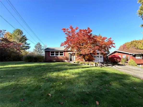 600 Redwood Ln, Vestal, NY 13850
