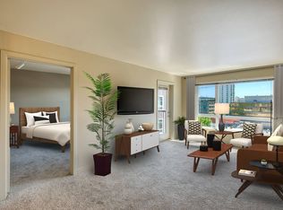 907 NE 45th St #307, Seattle, WA 98105