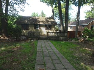 29 Strawberry Point Dr, Andover, NJ 07821