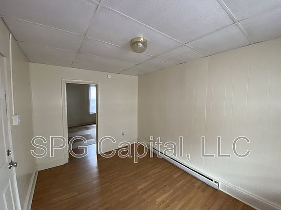 2nd image of 1130 W Poplar St Unit 1