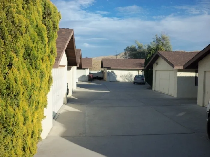 11091 Cholla Ave